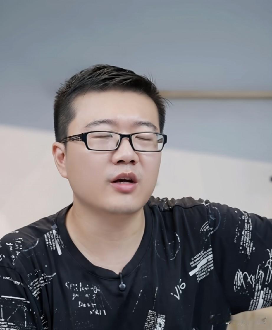 国乒条件这么好，小将为何打不出来了？莱维直言不可思议。莱维说：以前国乒出去比