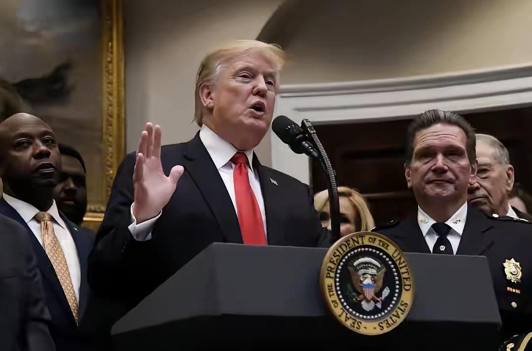 特朗普说要来，中国为何“装没听见”？1月22日，特朗普在“空军一号”上轻飘飘