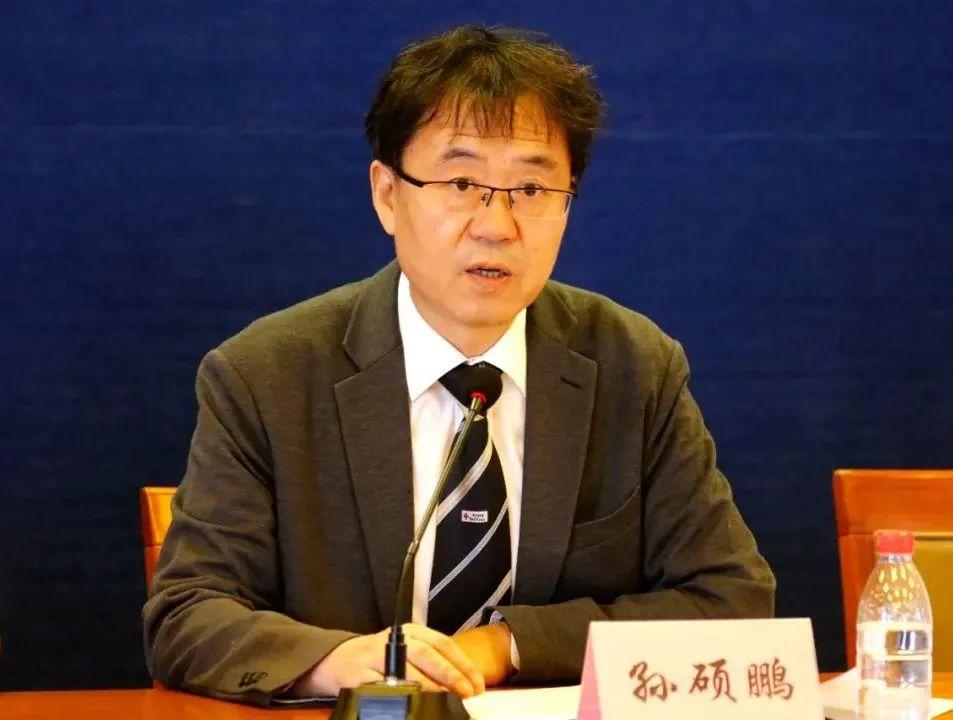 国家民政部新来了副部长孙硕鹏，这回实权大了。据人社部网站8月10日消息，国家任