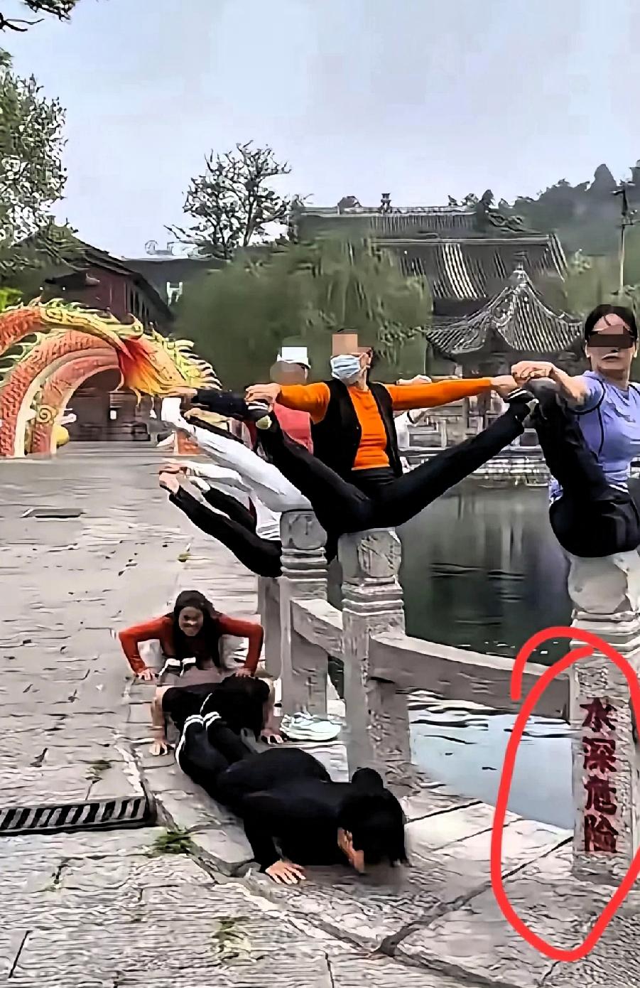 真的是出尽洋相了！几个大妈一下子火遍外网，外国人惊叹中国人，人人都会武功？