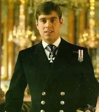 “出来混，早晚是要还的！”这句江湖气十足的话，没想到有一天会用在英国王室成员身上