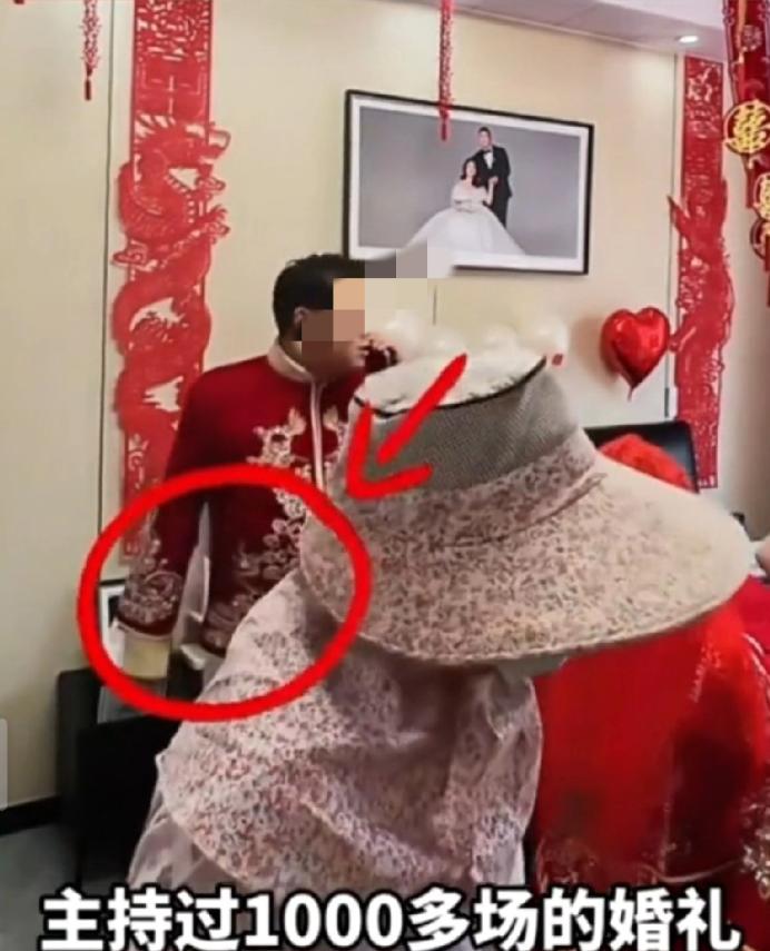 山东临沂，3个大妈自发前往农村婚礼赶喜，她们趁现场人多杂乱，悄悄直接闯入新人私密