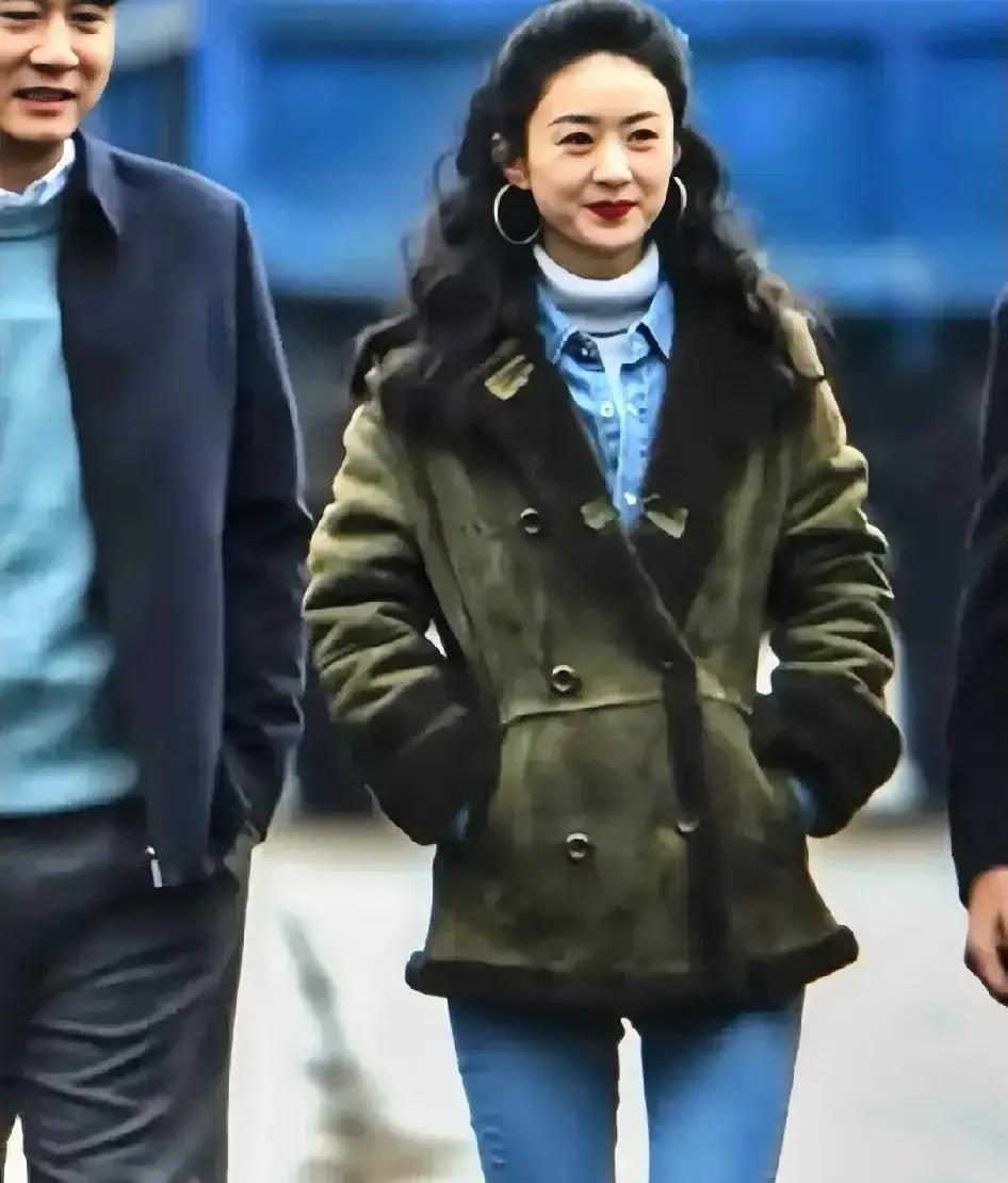 赵丽颖去哪儿了？三大晚会齐开席，镜头扫一圈，没她。粉丝急，热搜空，路人问：