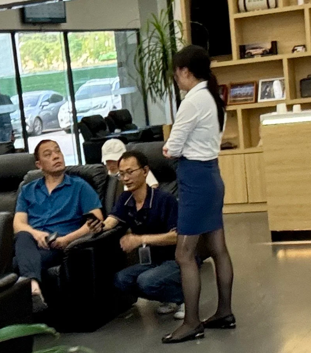 她月月不休息，就是为了做销冠