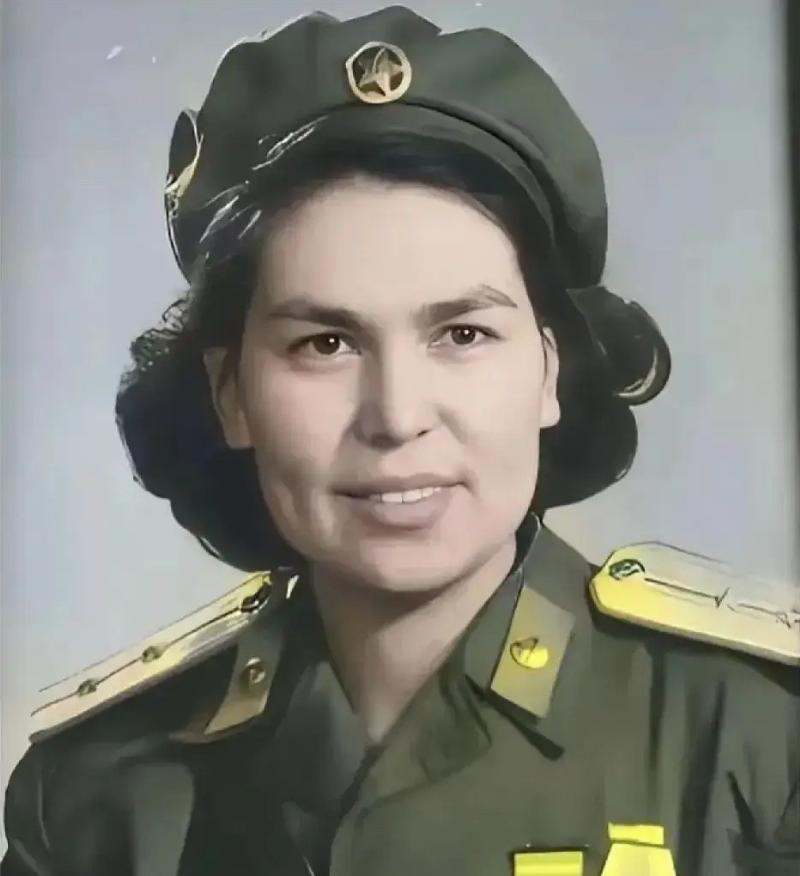 1965年，55岁的刘亚楼因为操劳工作，英年早逝。离世前，他叮嘱小自己15岁的混