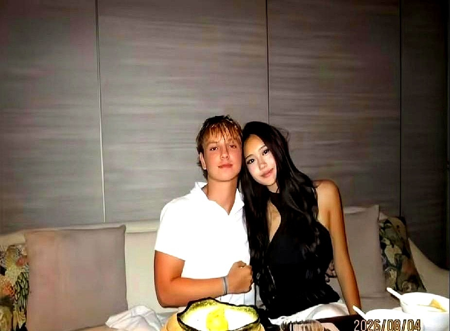 钟丽缇的小女儿考拉，大大方方把男友晒出来了，底下评论什么难听的都有。那两个孩子的年纪加起来，还没我一