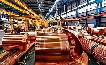 铜价暴涨33%的真相，美国囤70%库存，是在围堵谁？仅消耗全球7%铜的美国，