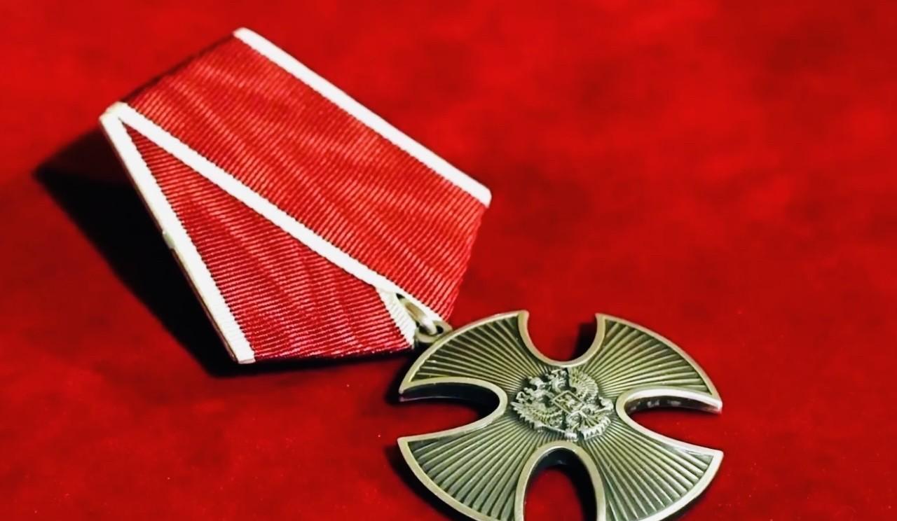 今年已70岁的格拉西莫夫大将，N次在俄乌战局处于胶着状态时不顾个人安危、深入到特