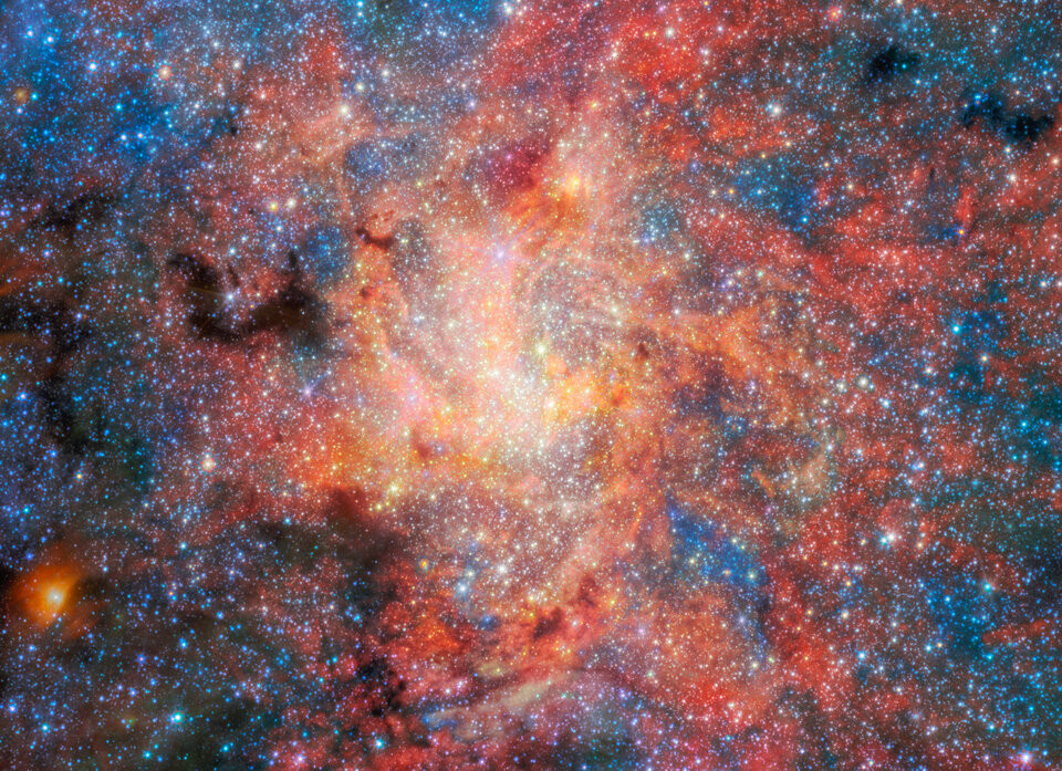 【韦伯首次在银河系中心黑洞附近恒星周围发现水】欧洲航天局8月11日宣布，天文学家