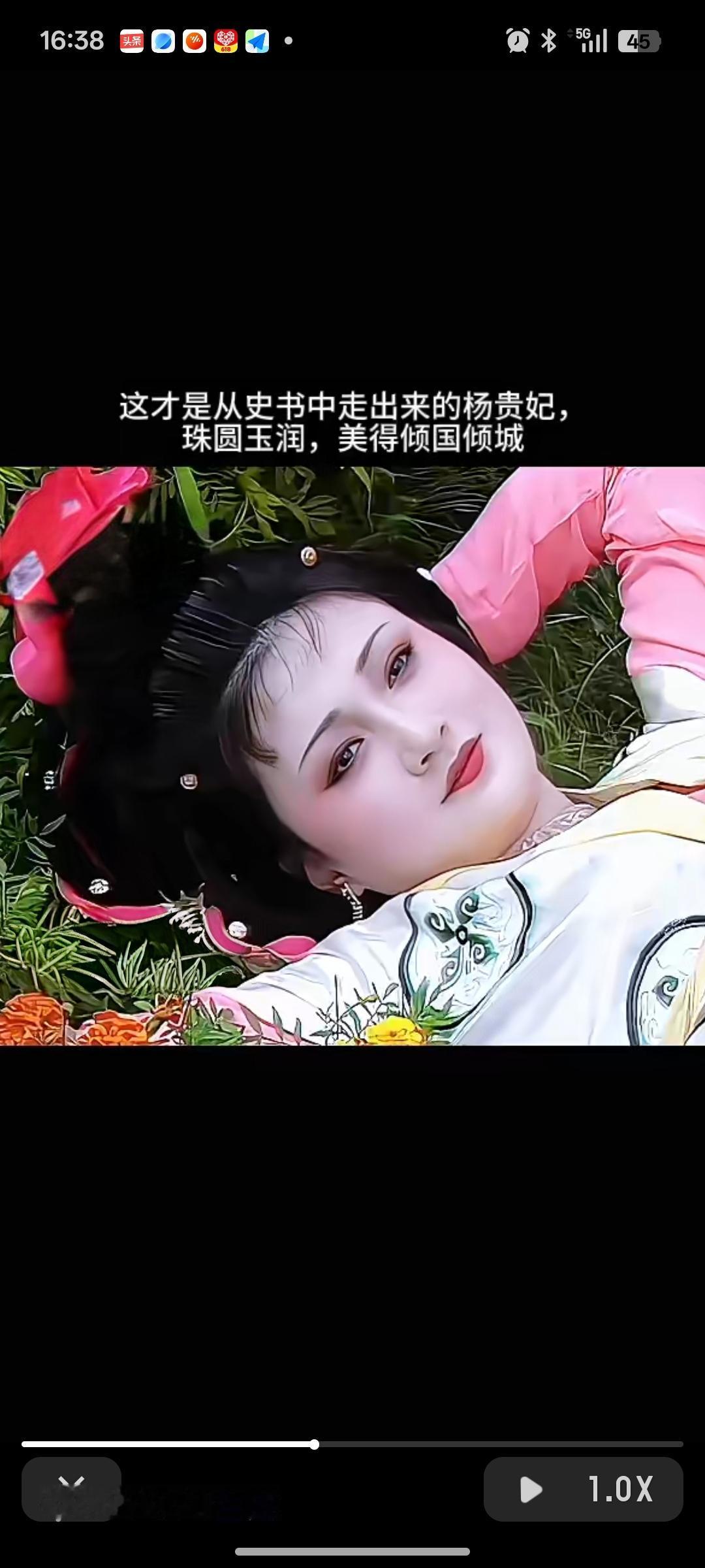 她演的杨贵妃，美得倾国倾城！真的是经典里的经典，简直前无古人后无来者。这珠圆玉