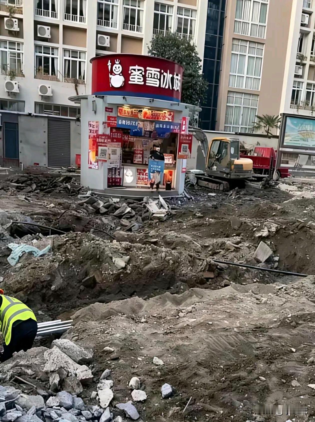 除了蜜雪换做其他店铺，租到这个门面不得哭死