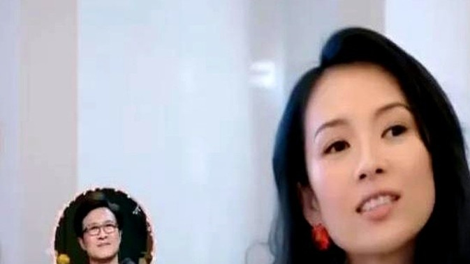 在一期节目中，谢娜打不开香槟，指着章子怡：“小章，你来开。”章子怡一下子愣住了，