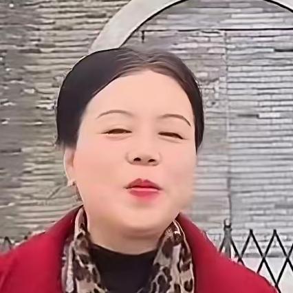 昨天老杜和小熊在直播间,脸耷拉着老不开心了。另一边千骨的粉丝还在开会,琢磨着咋拦