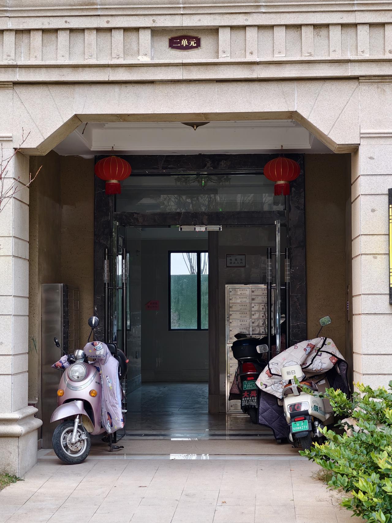 今天是金碧物业走后的第22天。小区的卫生虽然由业主自发打扫，但是仍然有不少不