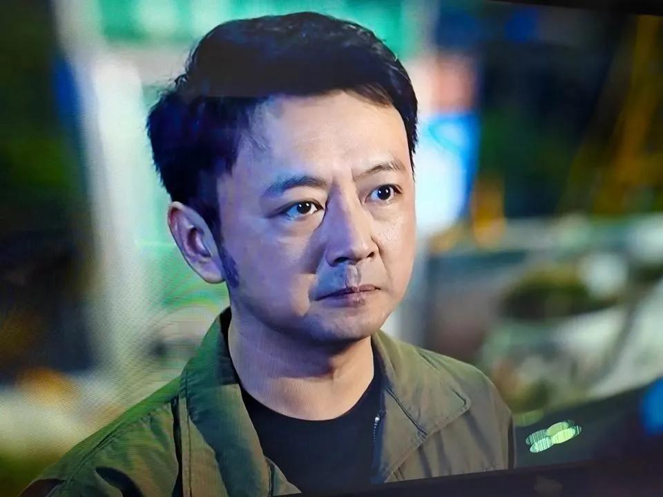 今晚看电视剧《绝密较量》被里面这个叫曹炳琨演员圈粉了！只是看他面熟，想起他是在