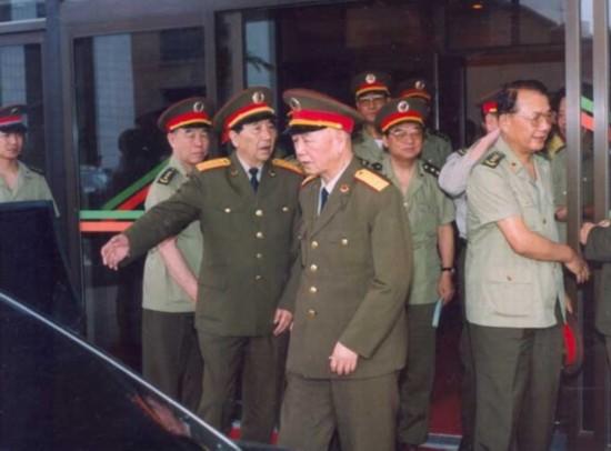 1991年6月，刘华清（时任中央军委副主席）、秦基伟（时任国防部长）、赵南起（时