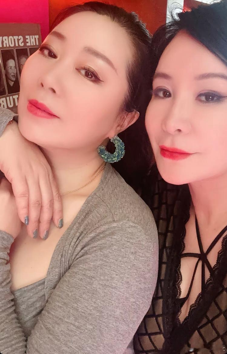 两个烧姨​​​