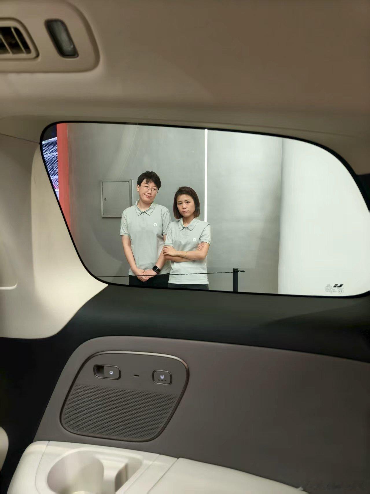 上来体验体验呗，知己知彼才能多卖车在车外面傻站着干啥呀[无奈摊手]​​​
