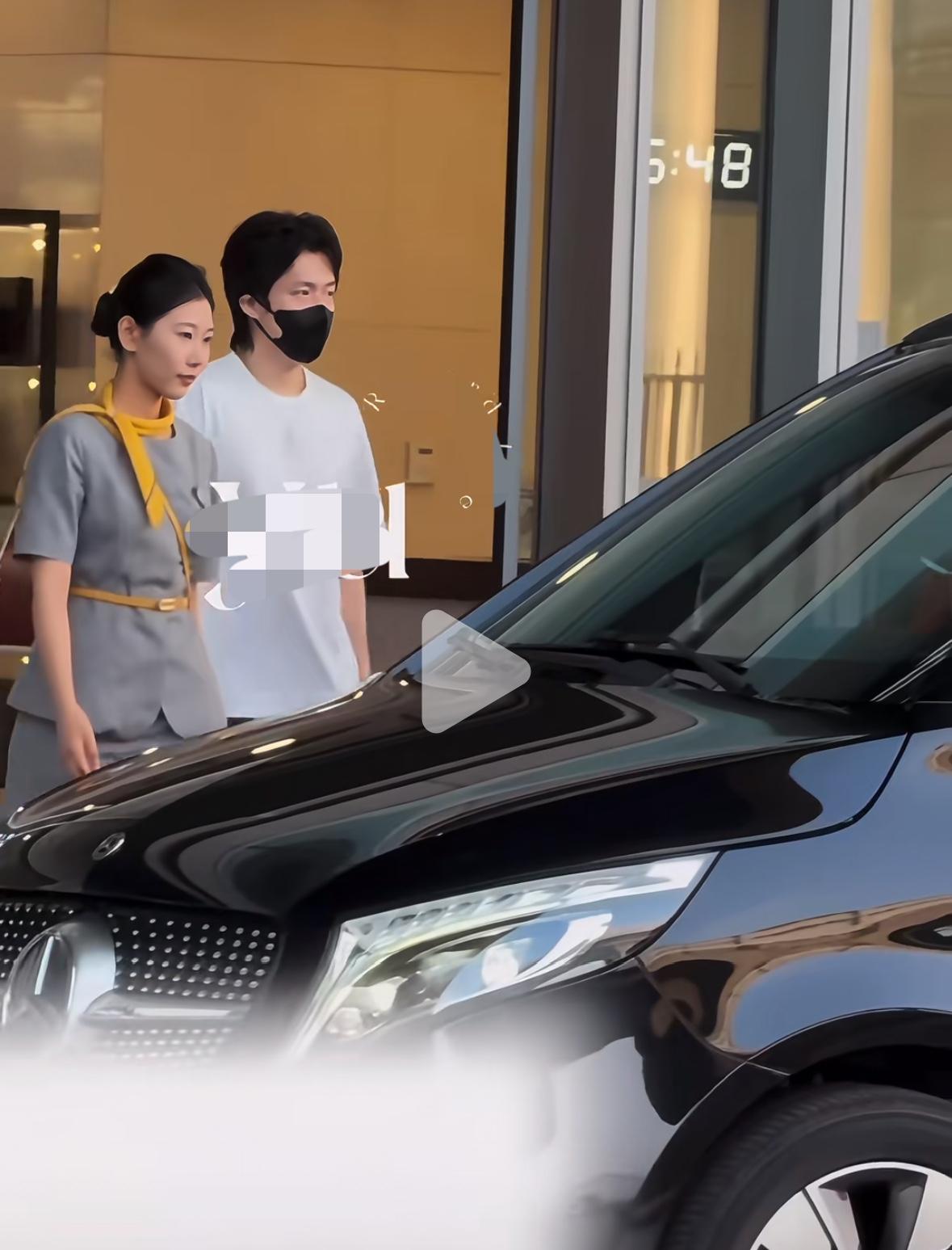 国乒队员载誉归来，平安到达北京——球迷鲜花掌声迎接凯旋而归的国乒将士！7月8日