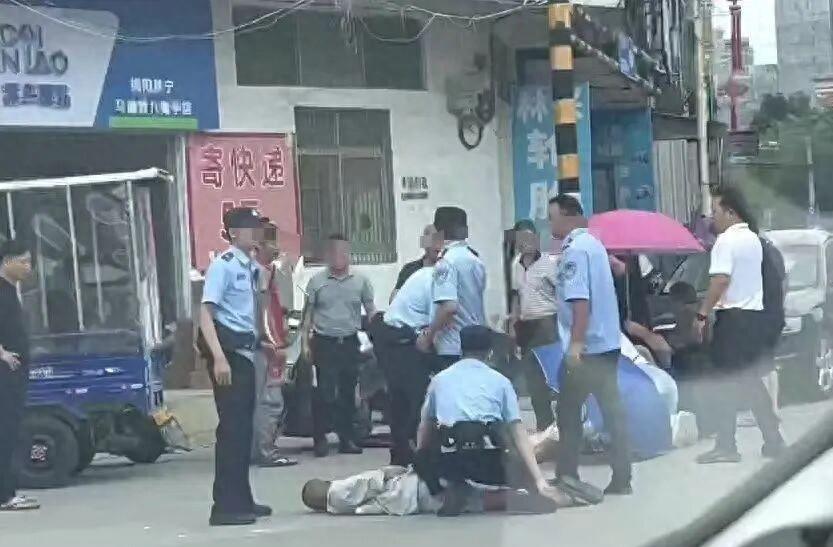 “必须死刑！”广东普宁，一56岁男子猜忌村里干部在征地补偿款上动了手脚，多次举报