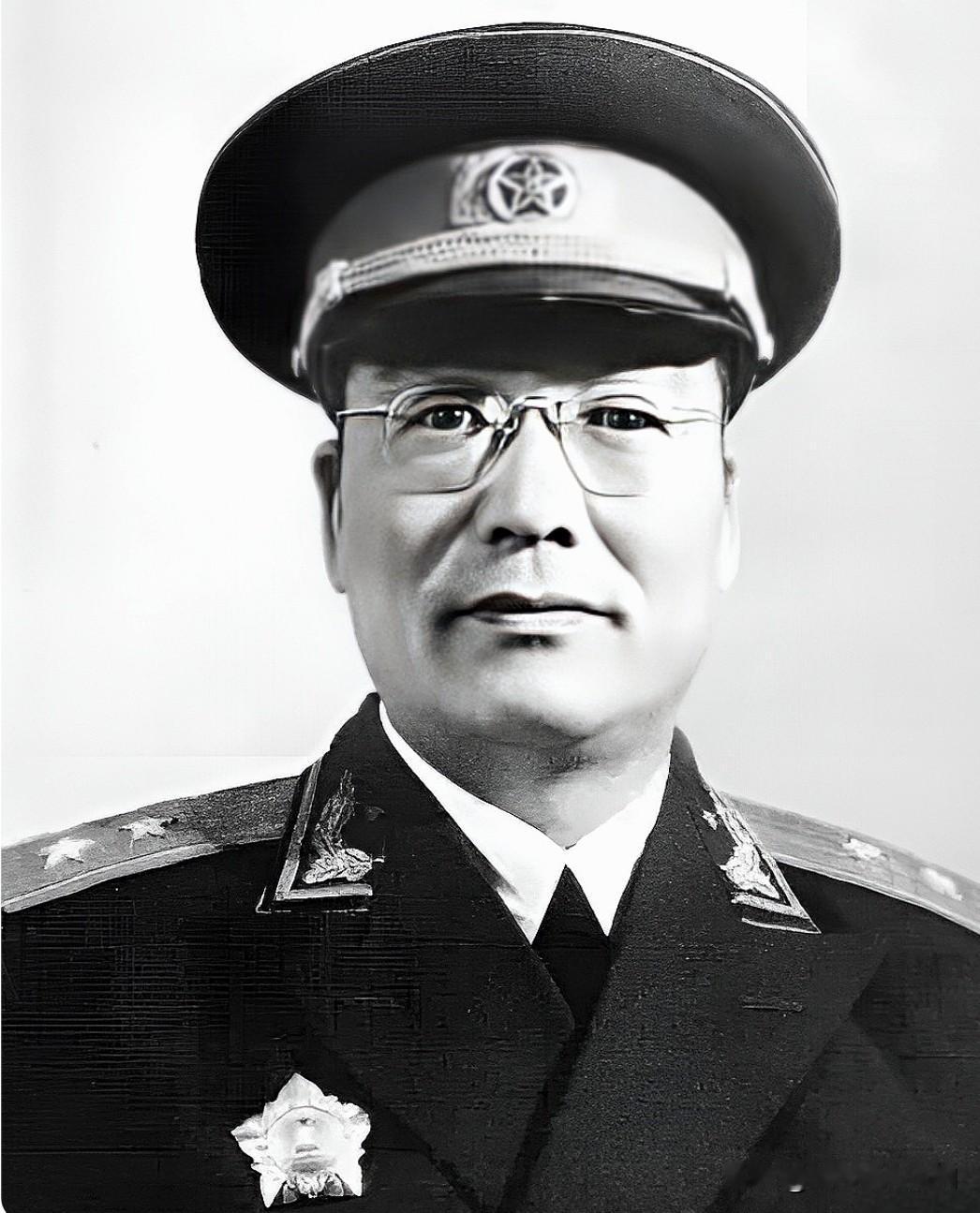 他是开国中将，他的人生经历在所有开国将领中极具特殊性，是独一无二的“隐形将军”。