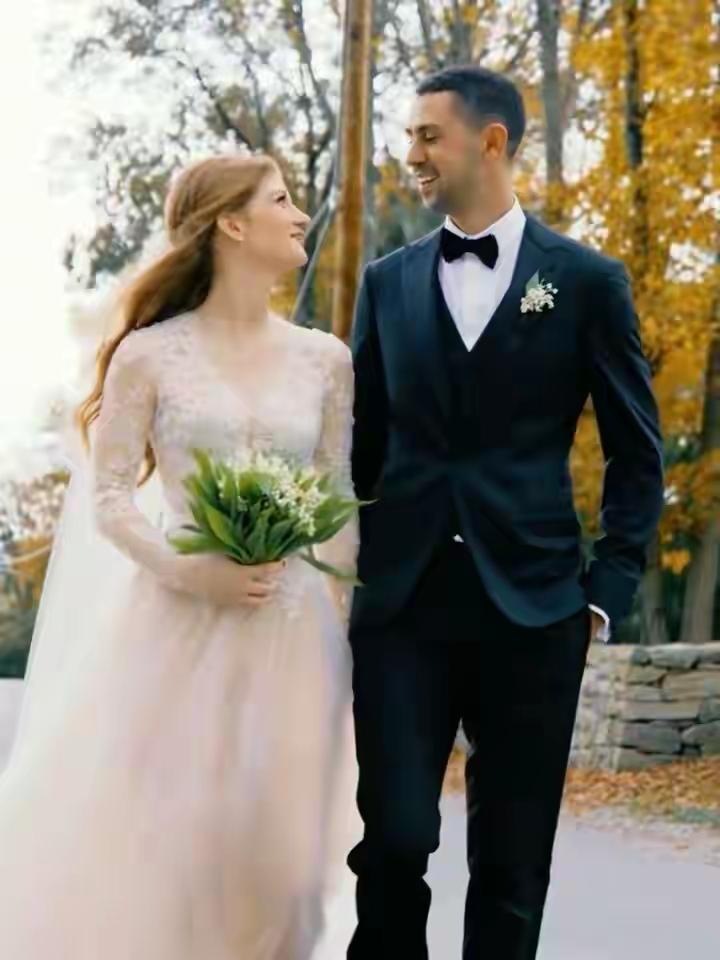 比尔盖茨两个女儿找的男人都不是白种人，大女儿嫁的是黄皮肤的丈夫，小女儿谈的是黑皮