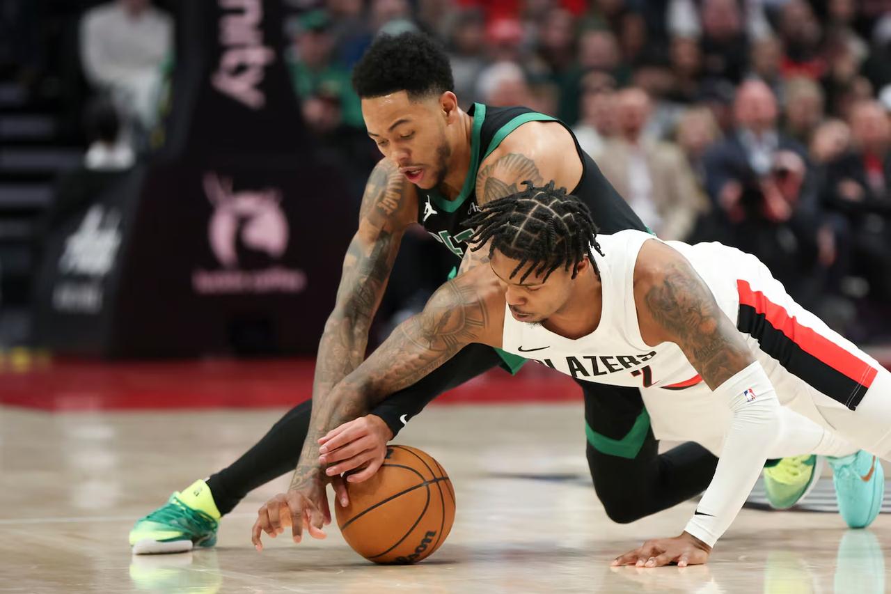 凯尔特人真的应该赶紧处理掉西蒙斯的合同，这样让他继续留在球队中，完全就是双输的结