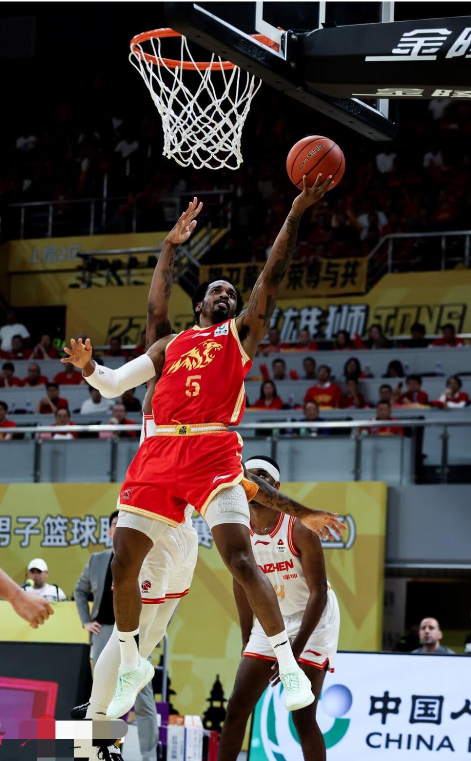 广厦2:0深圳！G2鏖战全程拉满，6个细节有点意外1、全场最惊魂！孙