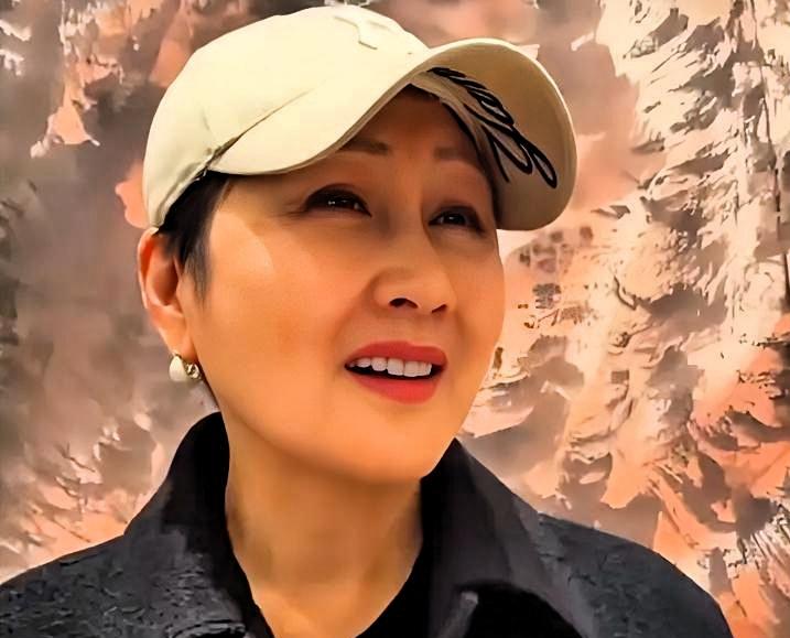 张凯丽这句灵魂拷问，戳醒多少未成年人网红梦！😭两会现场，她直言：“你可能瞬间