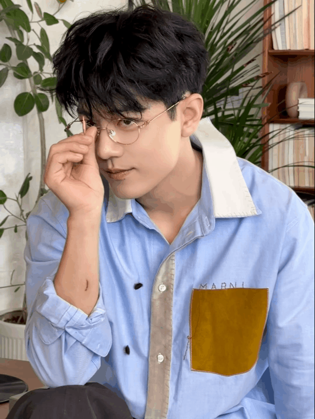 黄色曲别针滚开，我们战战只爱红色。好有个性的肖战[加油]