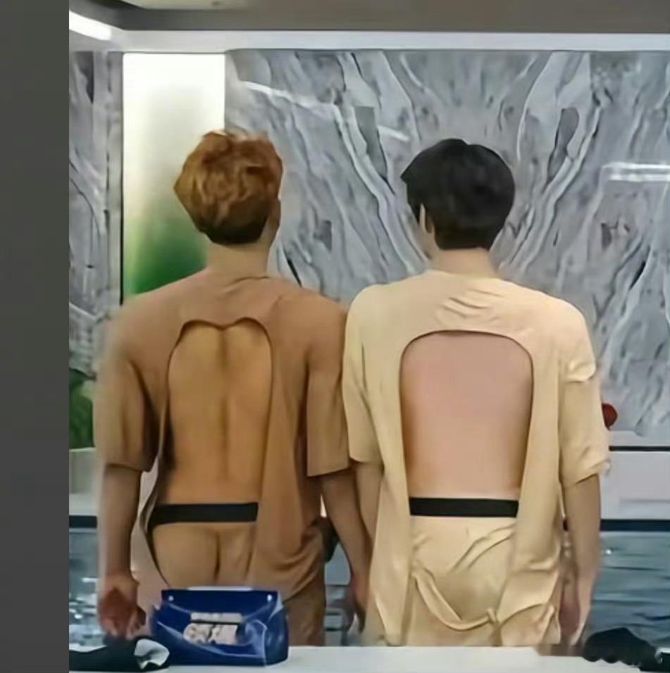 黄子韬求打码我真的笑不活，此男怎么这么搞笑没关系，又不是没穿，只是裤子颜色相似打