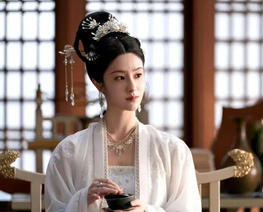 窦建德攻克黎阳，俘虏了李渊的妹妹同安公主，窦建德不久后将人释放。然而，等后来窦建