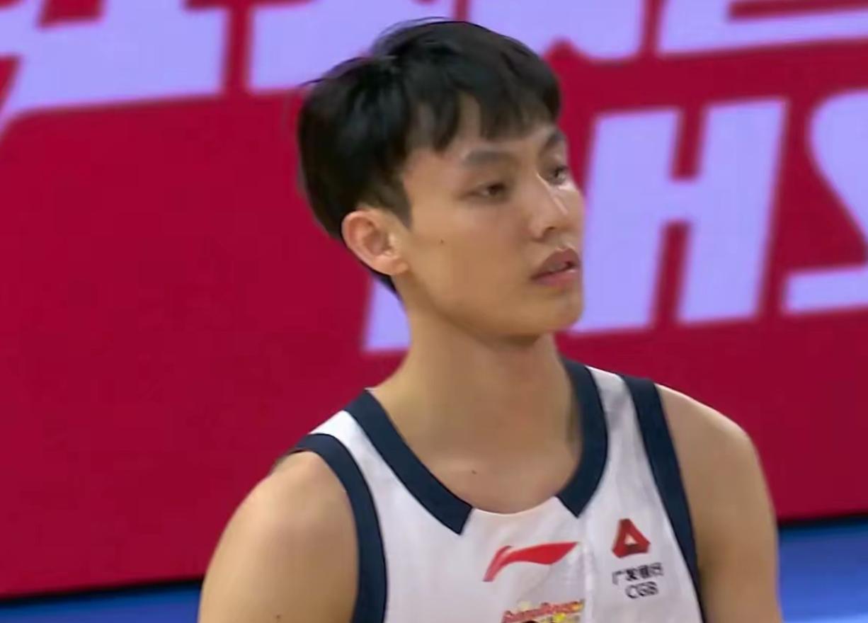 破案了！徐杰为何发怒，原因揭晓昨晚，广东队做客对阵上海队，结果，没有意外，广东