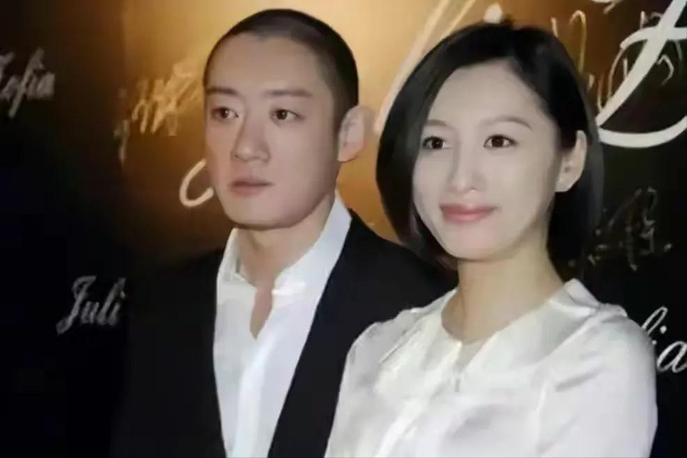 1996年，张敏与向华胜分手后，转身投入“京城四少”汪雨的怀抱。向华胜：“
