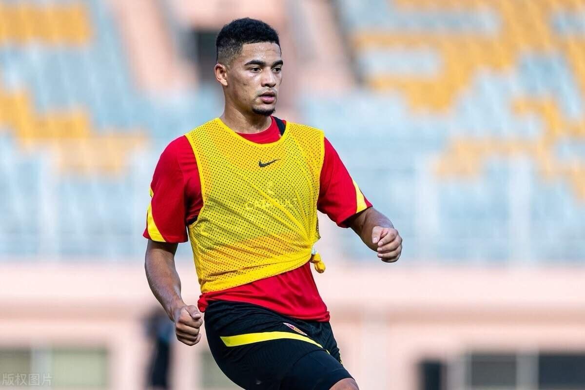 落选本届国足大名单最佳阵容一览前锋：王钰栋、武磊中场：高天意、徐新、刘浩帆、蒯纪