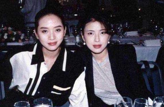 罗美薇与梅艳芳合影，罗美薇命比梅艳芳好得多，她嫁得良人张学友被宠一生。梅艳芳有钱