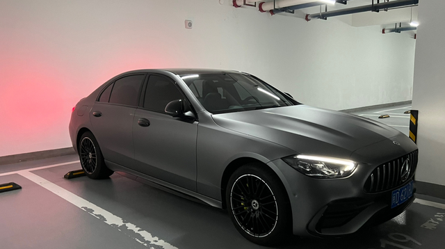 聊一聊奔驰c260l的驾驶感受 1、油门响应方面：源于奔驰轿车祖传的油门调教，