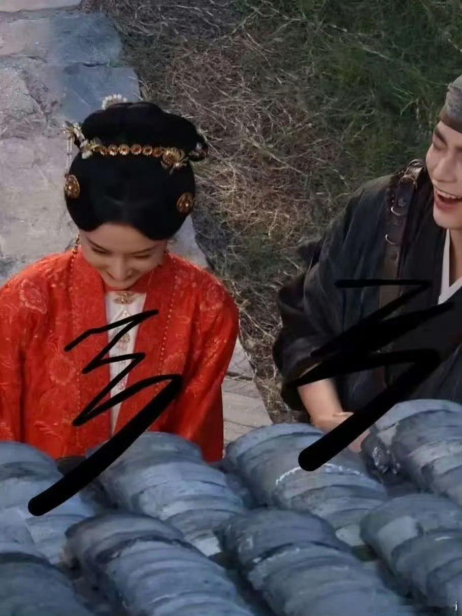 丁禹兮祖儿同框就能磕到..祖儿探班花开锦绣，科科和小丁又去探班了表妹！！​​​