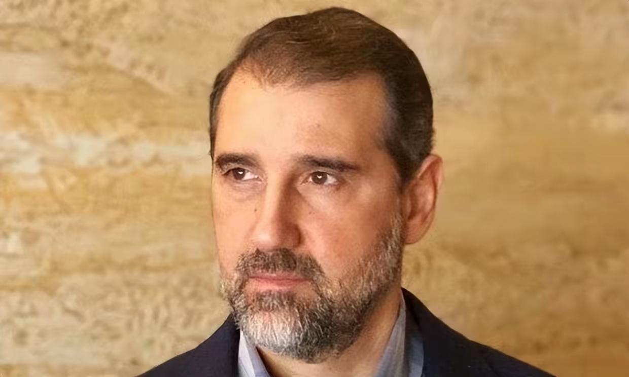 这就是巴沙尔的表弟拉米，叙利亚首富，现在正忙着推翻朱拉尼政权。当年巴沙尔把拉米