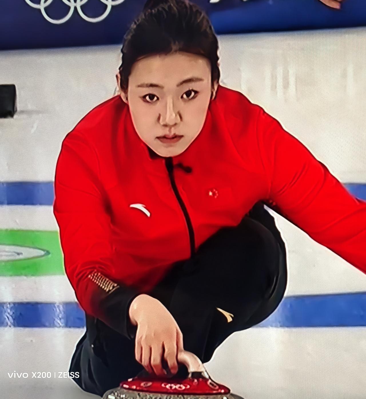 单局丢4分+3分，中国女子冰壶队3-7落后加拿大队，败局已定！冬