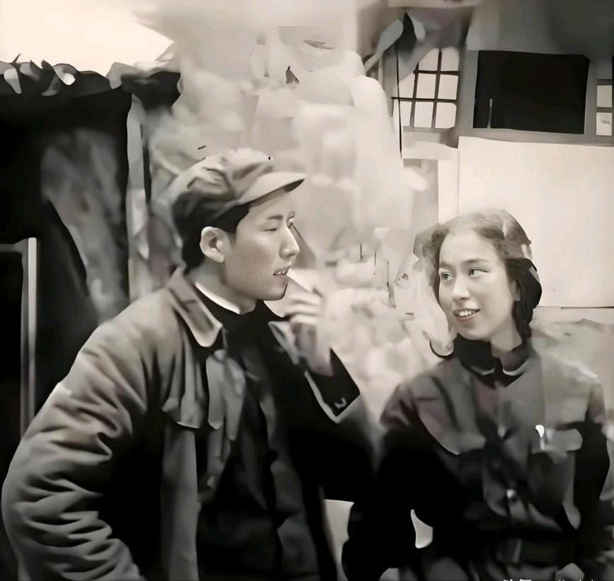 (故事)1939年，摄影师定格下一对革命伴侣的生活瞬间。抗战烽火初燃之际，延安