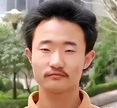 2004年，王端鹏考了749分，离高考总分只差1分，成为了山东高考状元，在当时轰