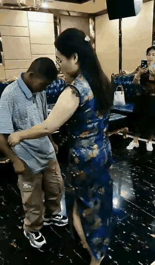 吃得苦中苦，方为人上人。这得送多少单外卖啊？兄弟，学习跳舞真不适合你！