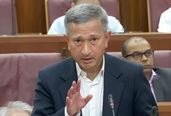 新：阿中，你们太过分了！中：这是咋了？新：你们必须尊重马六甲海峡的地位！中