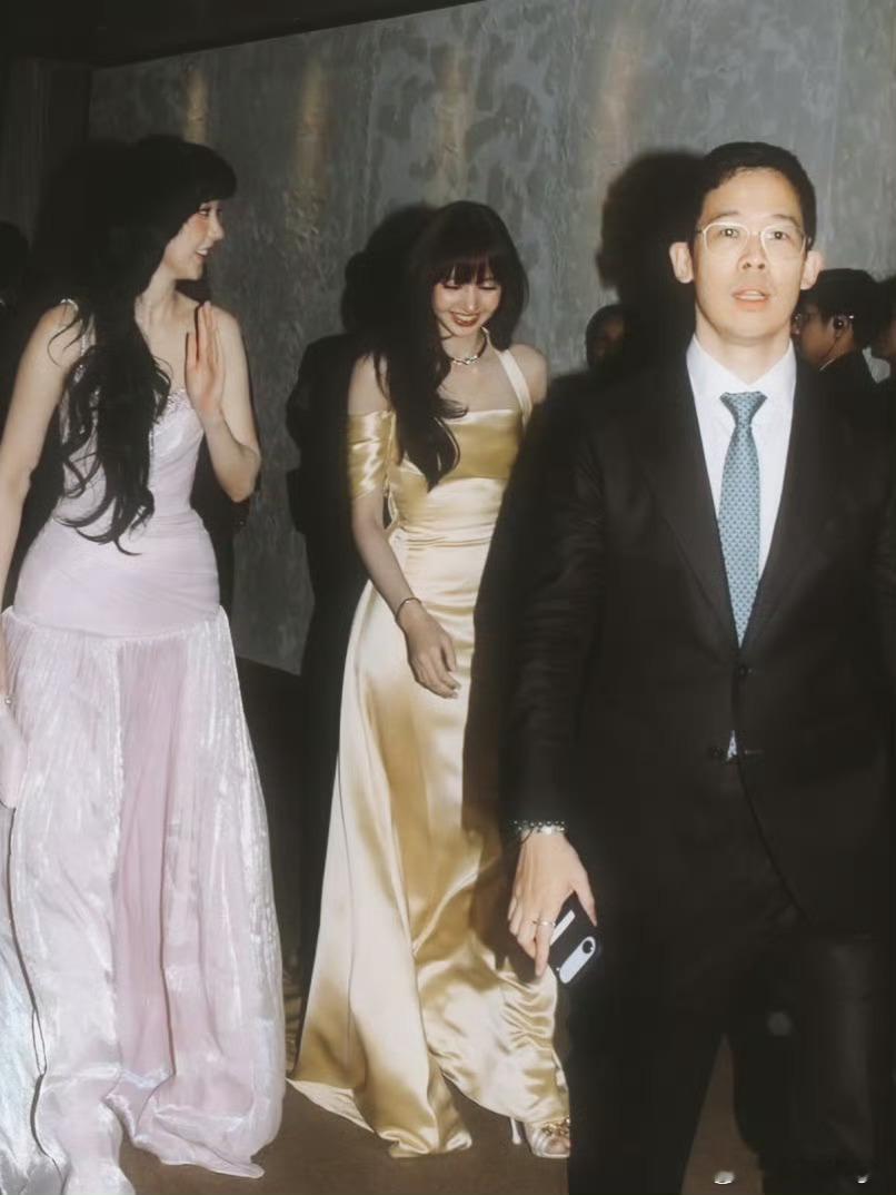 Lisa参加婚礼转回这个铁刘海造型