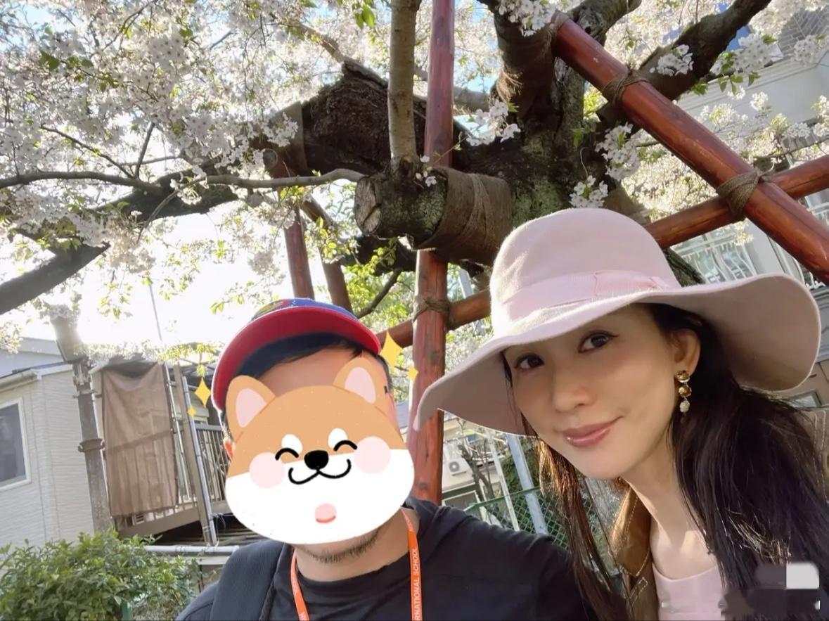 有网友在日本偶遇林志玲，她带儿子在公园玩！她儿子22年出生的，现在才4岁，她是5