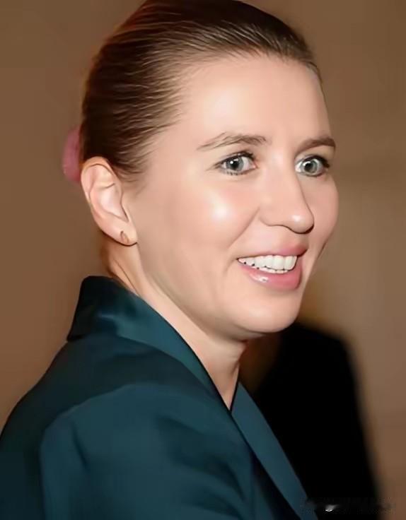 丹麦女首相猴精猴精的，仅用一招就化险为夷了！她使用了一招使用权保住了丹麦的领