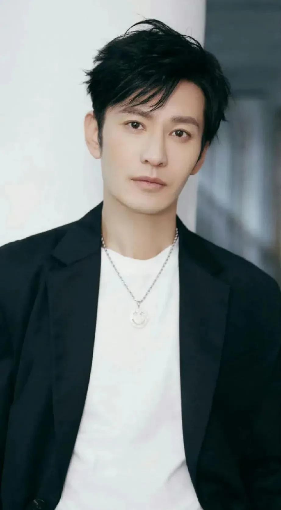 破防了……黄晓明现在是全网最自豪的人了不是他得了什么了不起的大奖，也不是叶柯