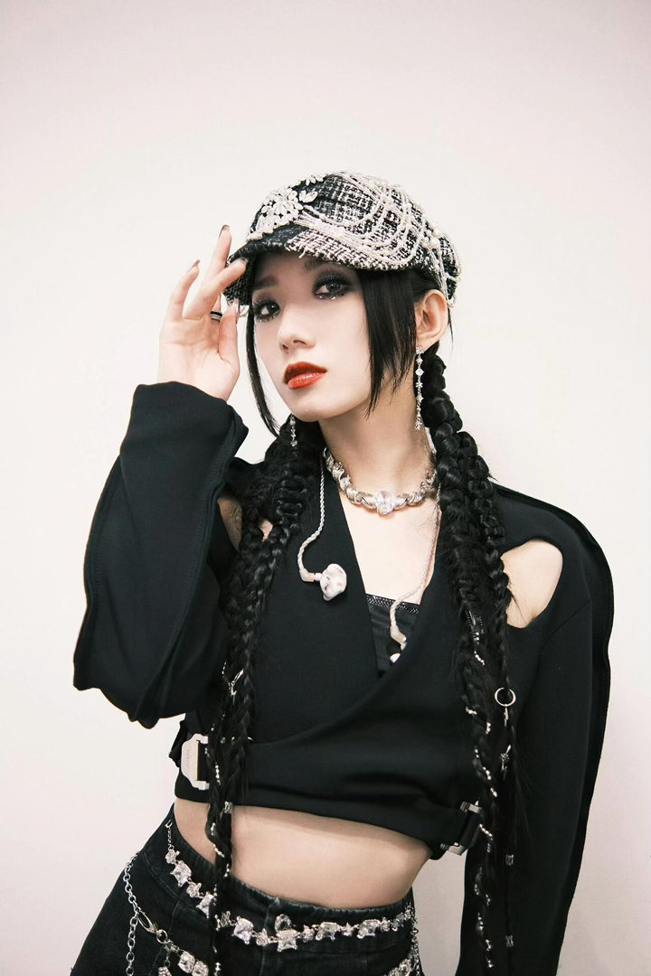 孟美岐恋爱狗仔没事干去找个班上吧，别天天扒拉女明星私生活了。