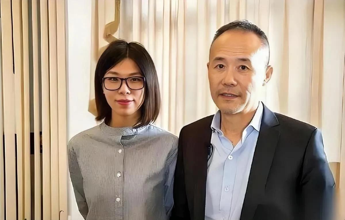 王石女儿比后妈大1岁！45岁仍单身的她藏着秘密全网追王石感情戏时，谁注意